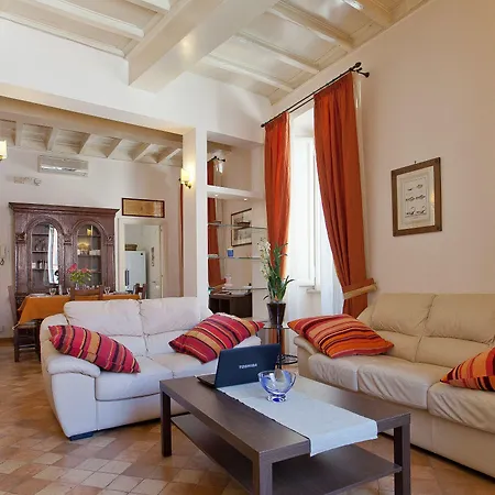 In Trevi Fouintain View شقة روما