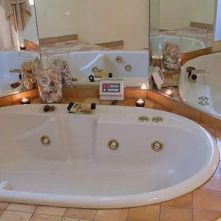 In Trevi Fouintain View روما