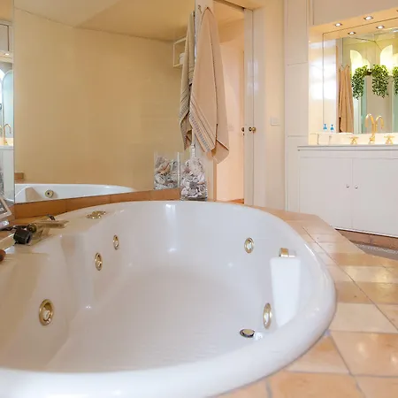 In Trevi Fouintain View