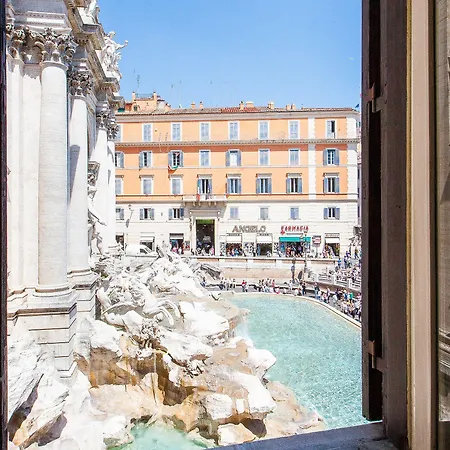 In Trevi Fouintain View شقة *